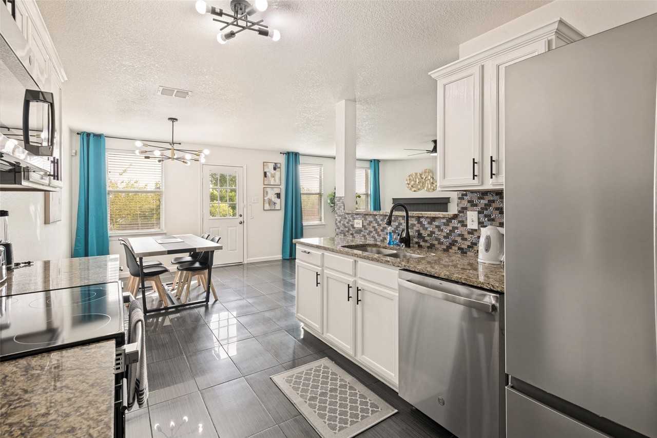 1513 Lone Star Ct - Photo 3 of 12