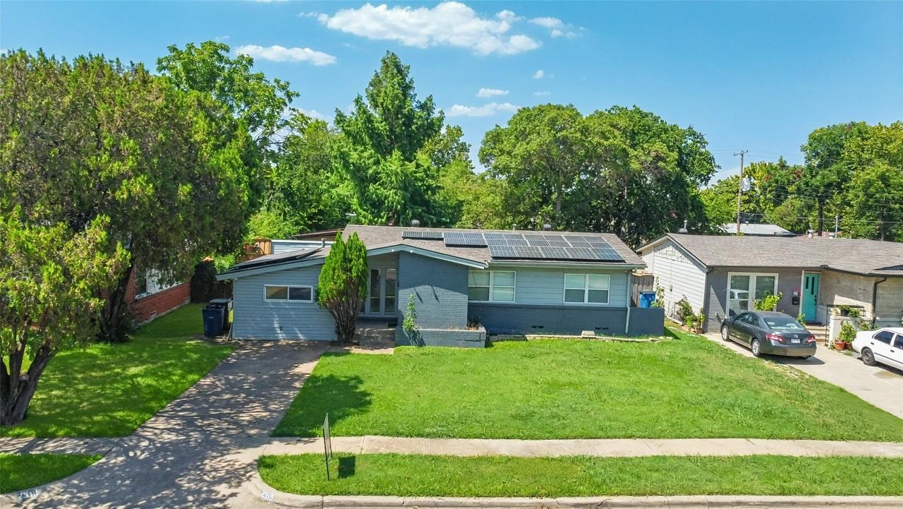 2319 Klondike Dr - Photo 2 of 28