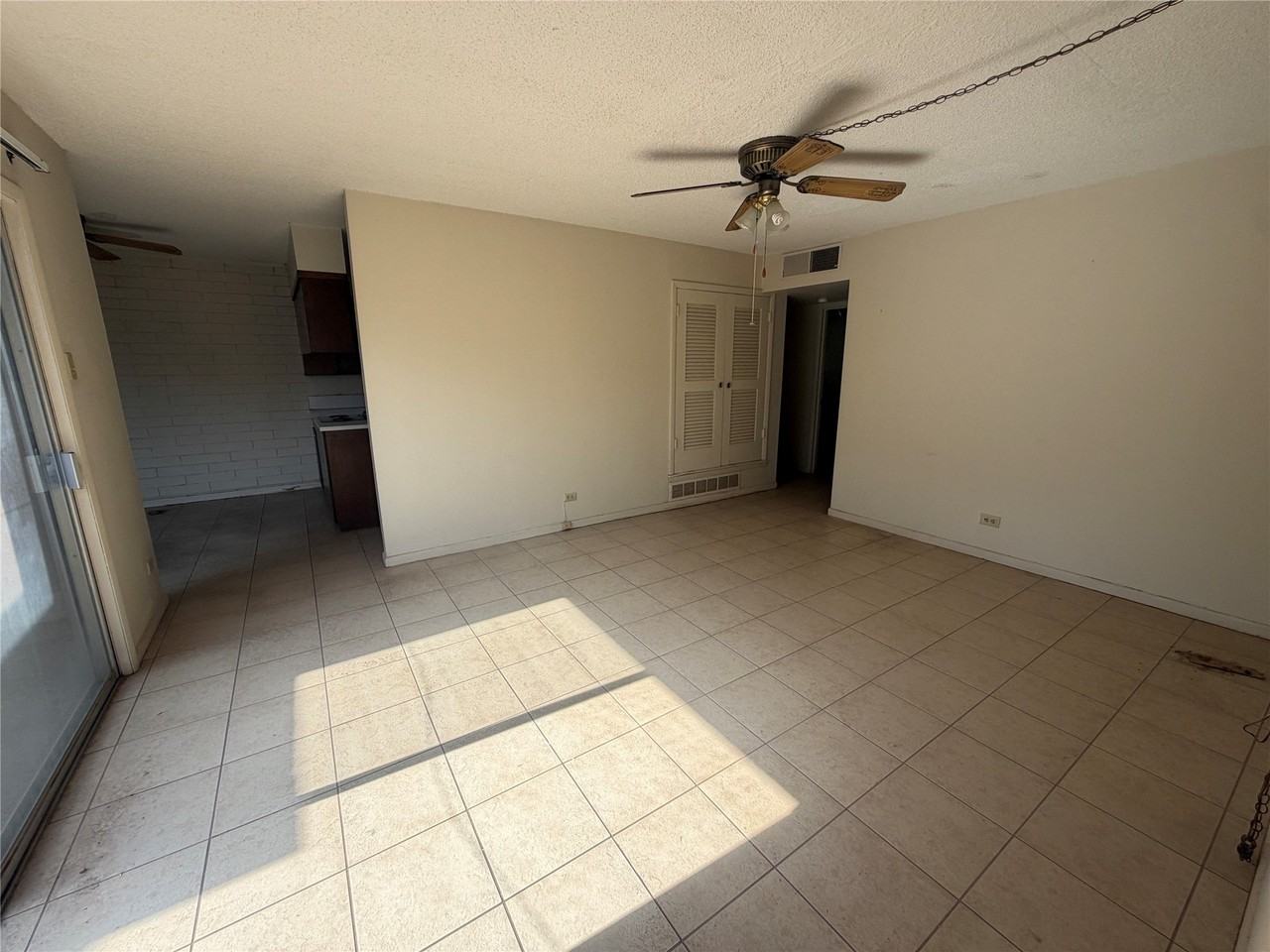 3535 Yale Ave #4 - Photo 4 of 11