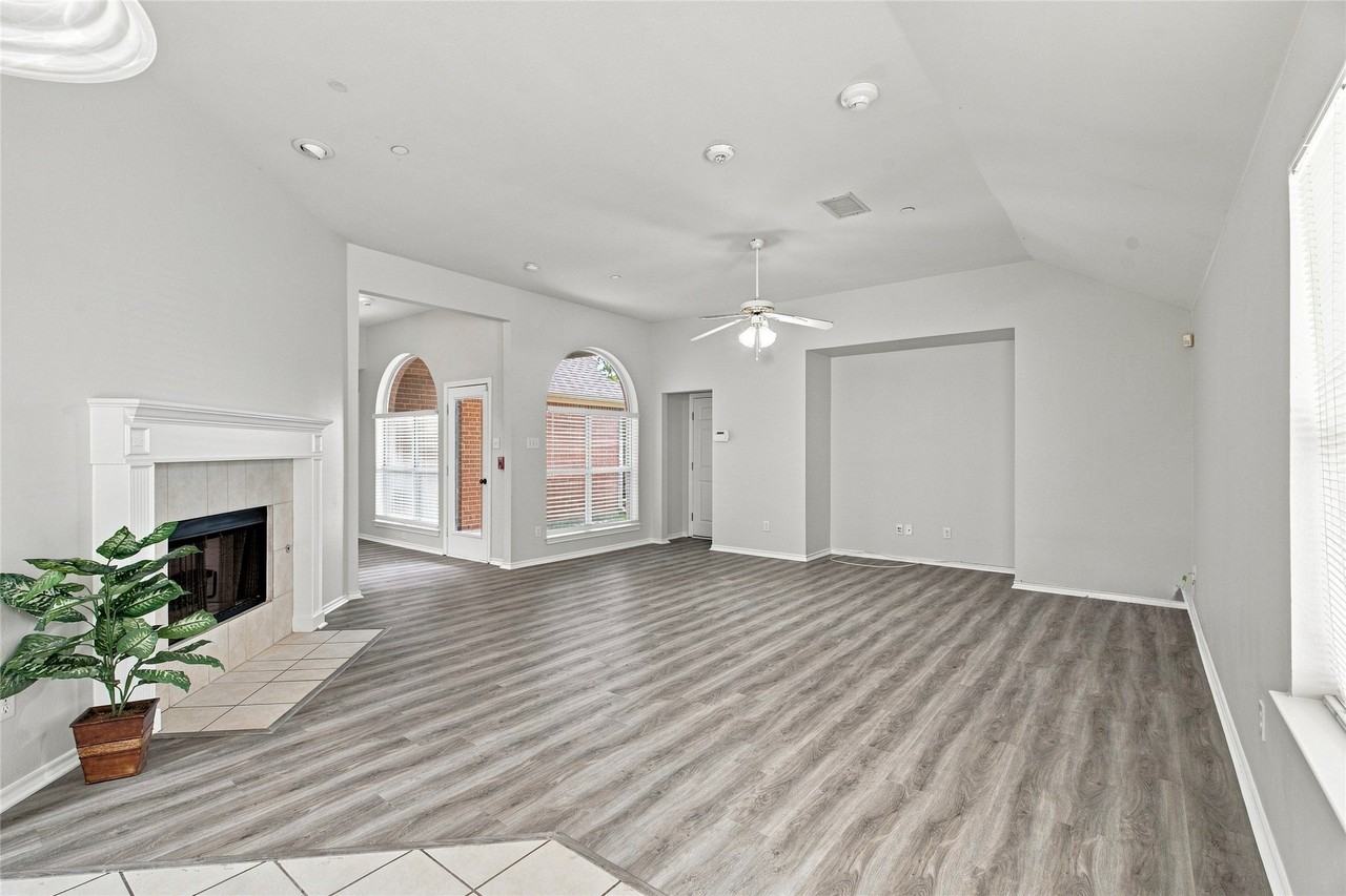 1033 Suffolk Ln - Photo 6 of 21