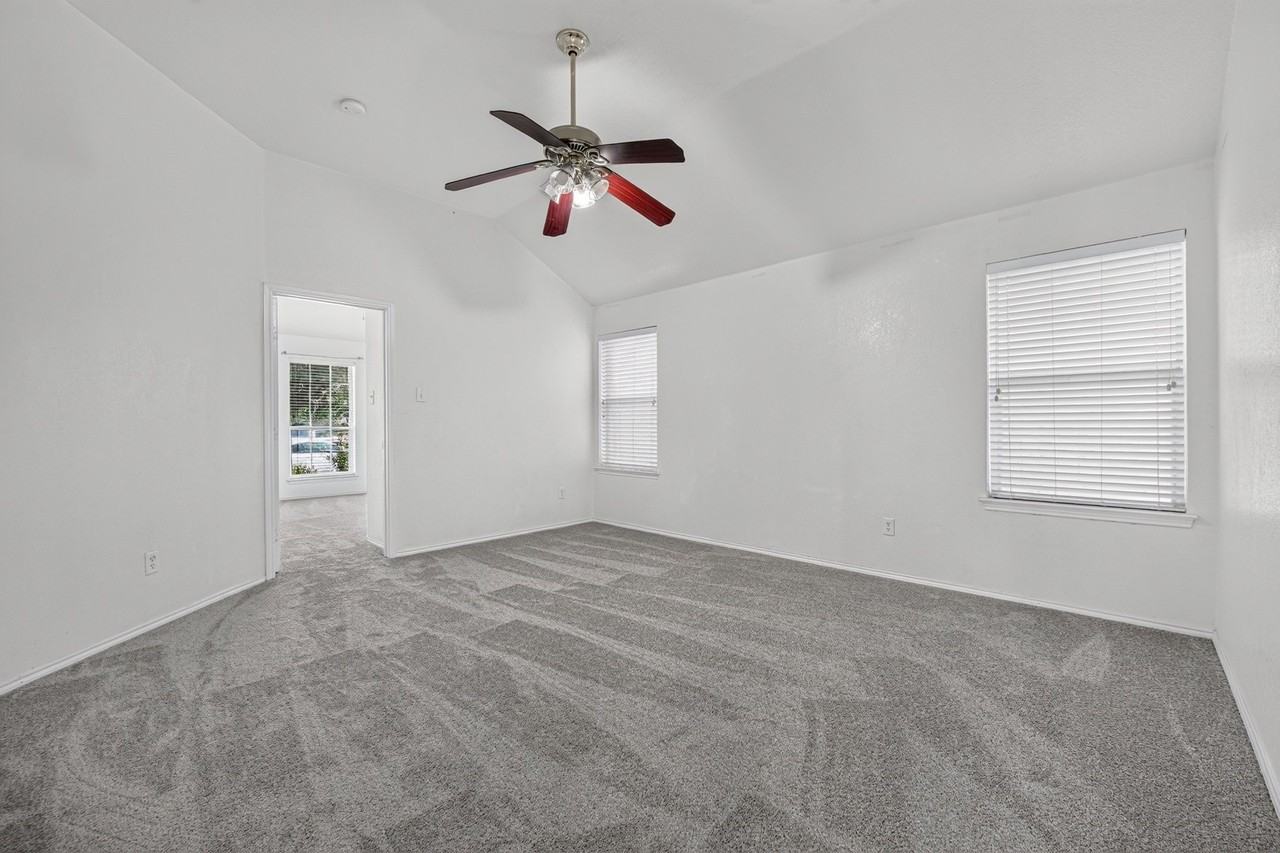 803 E Alexander Ln - Photo 5 of 8