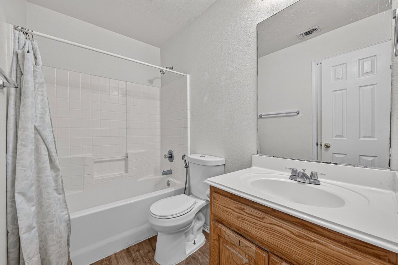 803 E Alexander Ln - Photo 6 of 8
