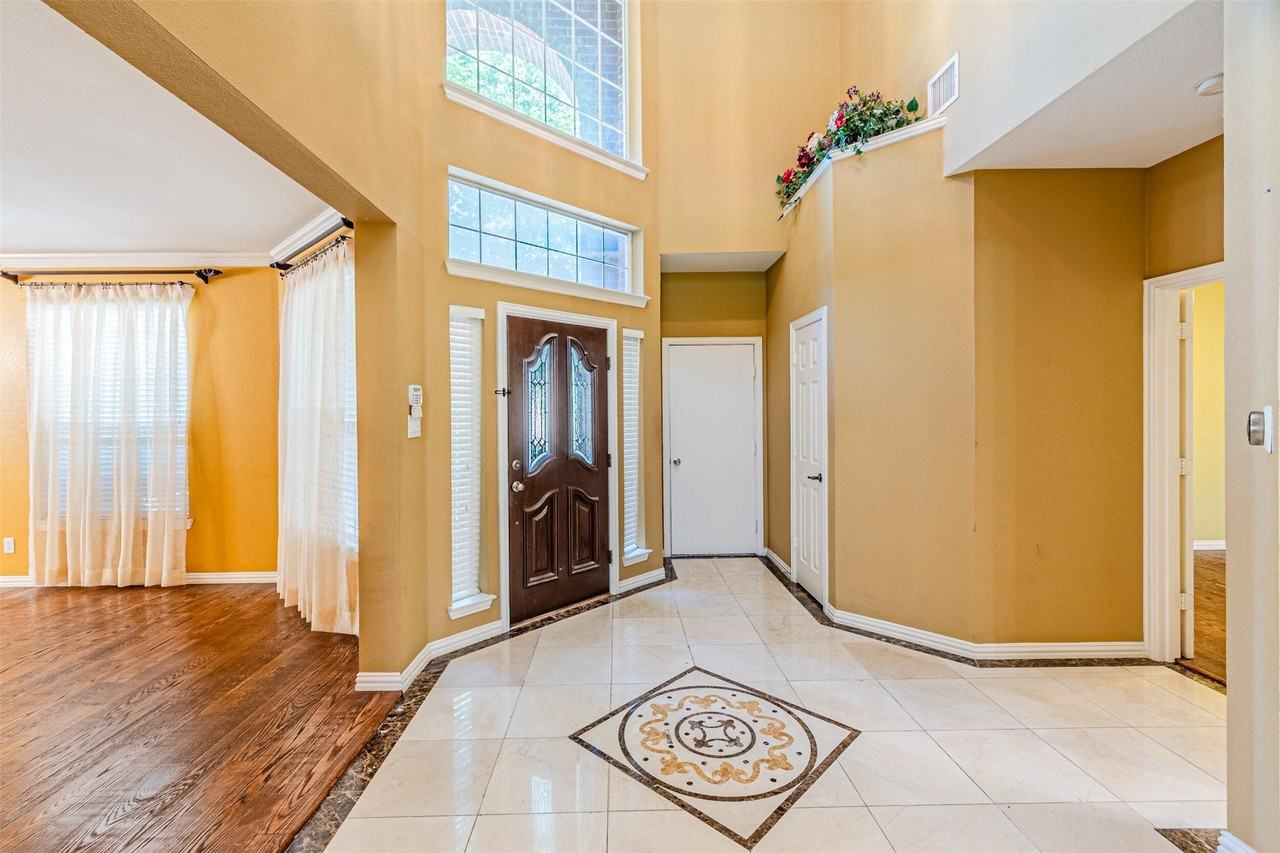1913 Blue Ridge Dr - Photo 6 of 40