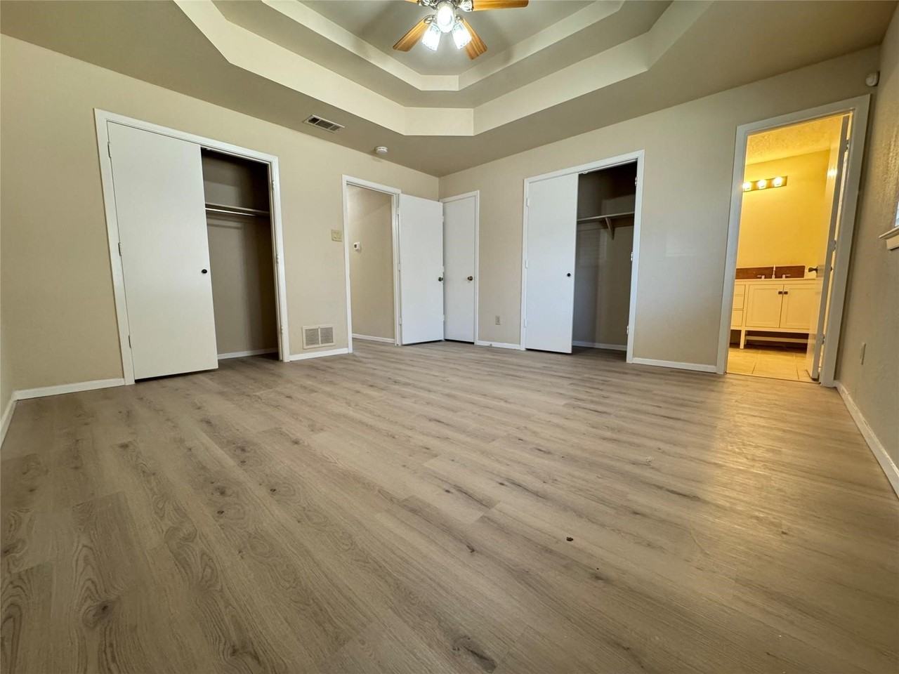 528 Post Oak Ln - Photo 4 of 18