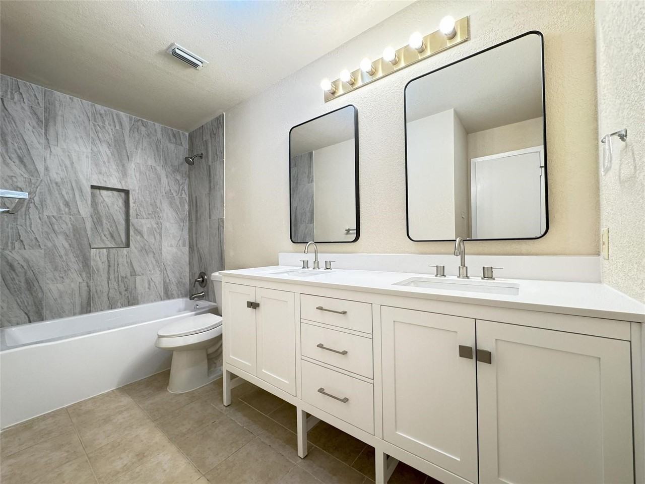 528 Post Oak Ln - Photo 5 of 18