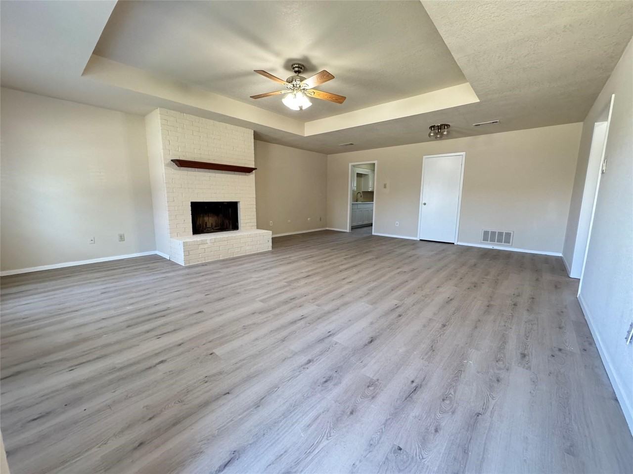 528 Post Oak Ln - Photo 6 of 18