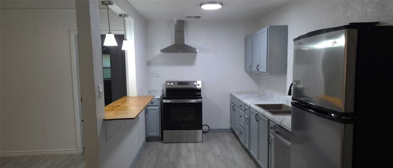 708 Truman St - Photo 3 of 16