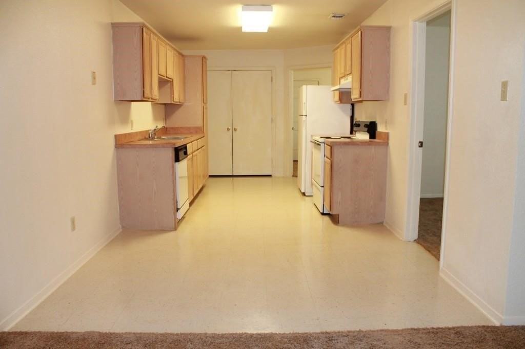 1424 Walters Dr - Photo 4 of 12