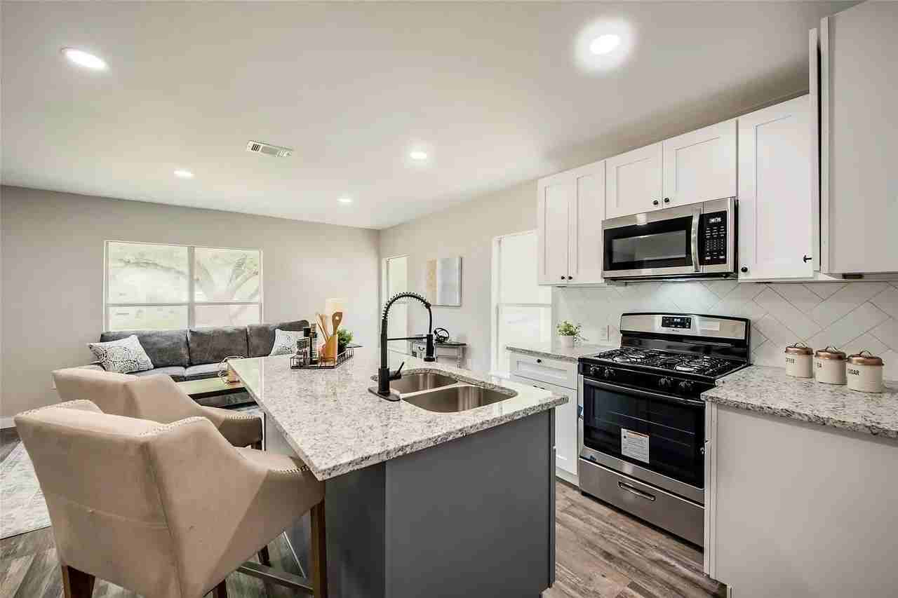 2617 Ryan Ave - Photo 6 of 19