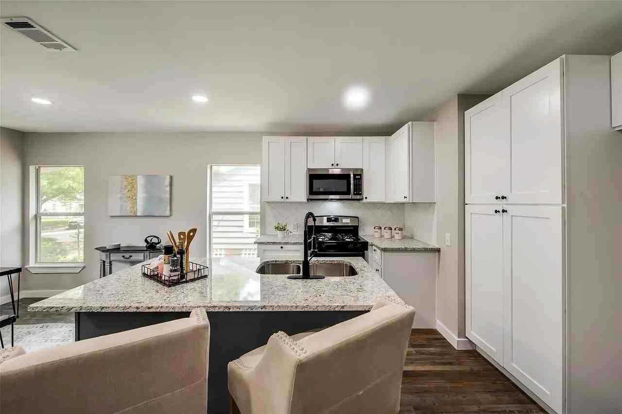 2617 Ryan Ave - Photo 7 of 19