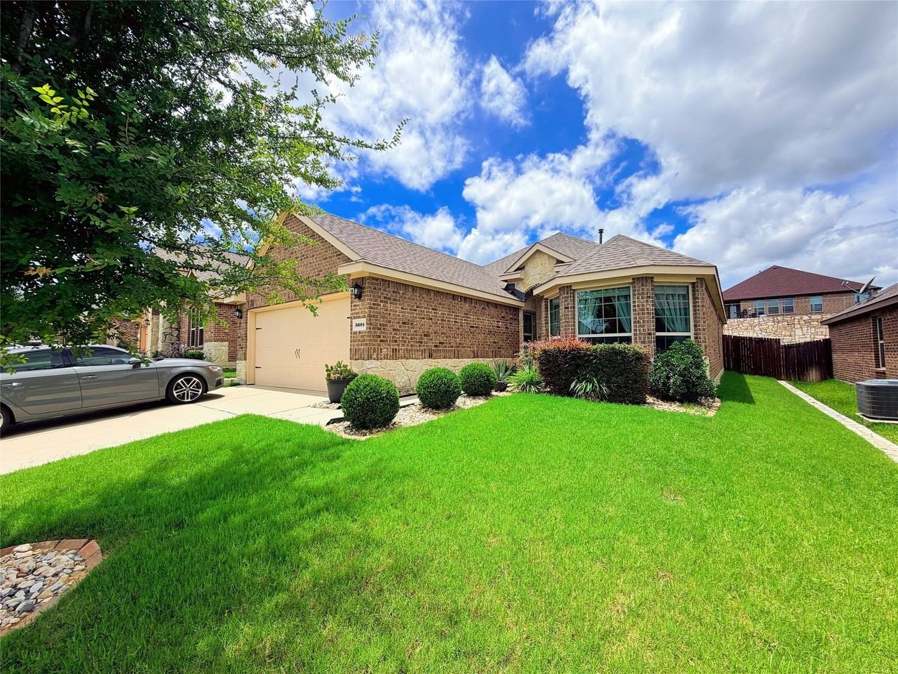 3601 Sabine Dr - Photo 3 of 26