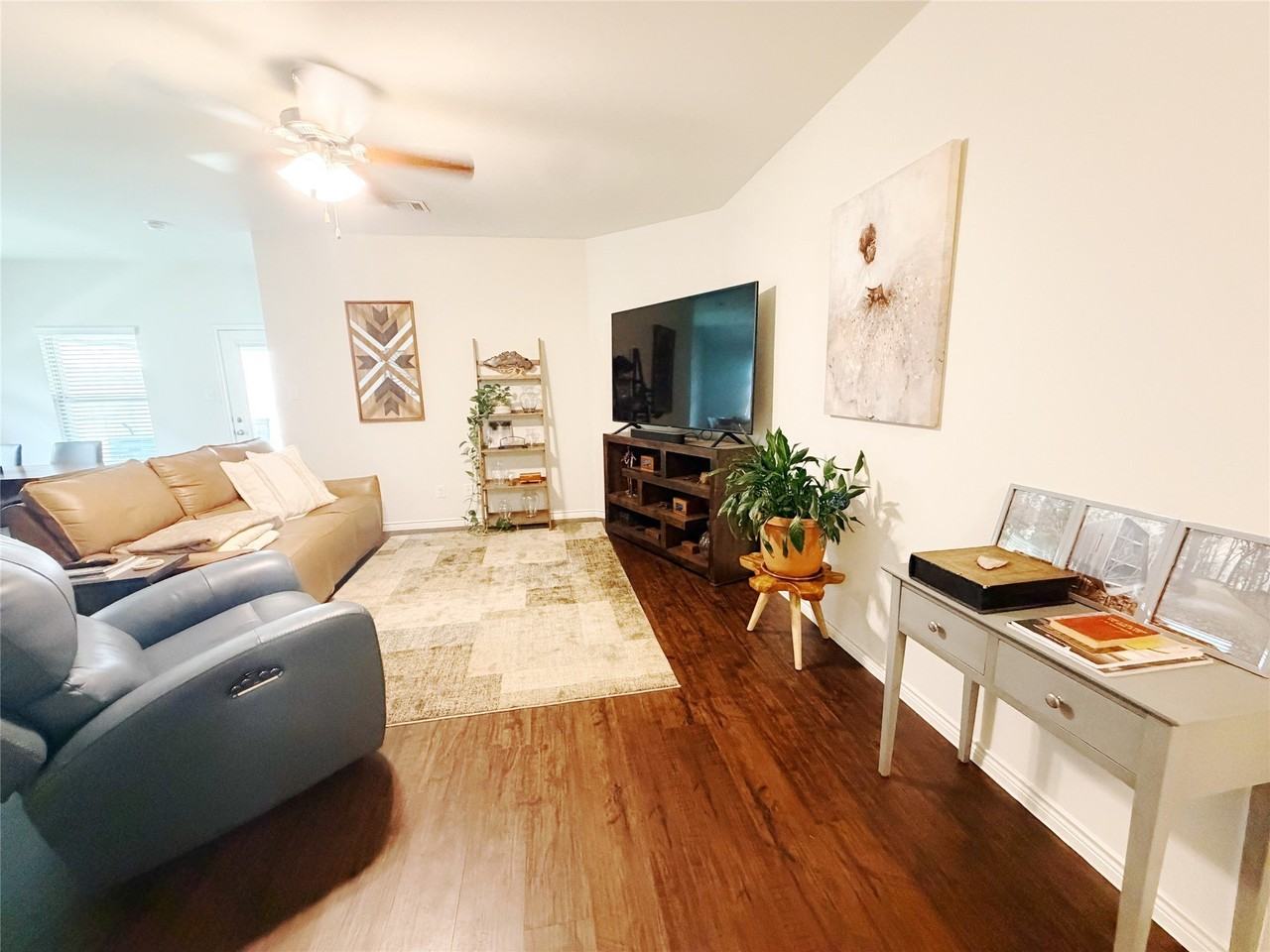3601 Sabine Dr - Photo 4 of 26