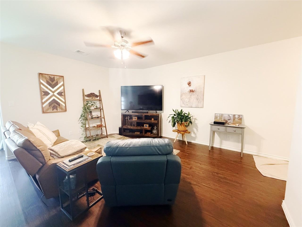 3601 Sabine Dr - Photo 5 of 26