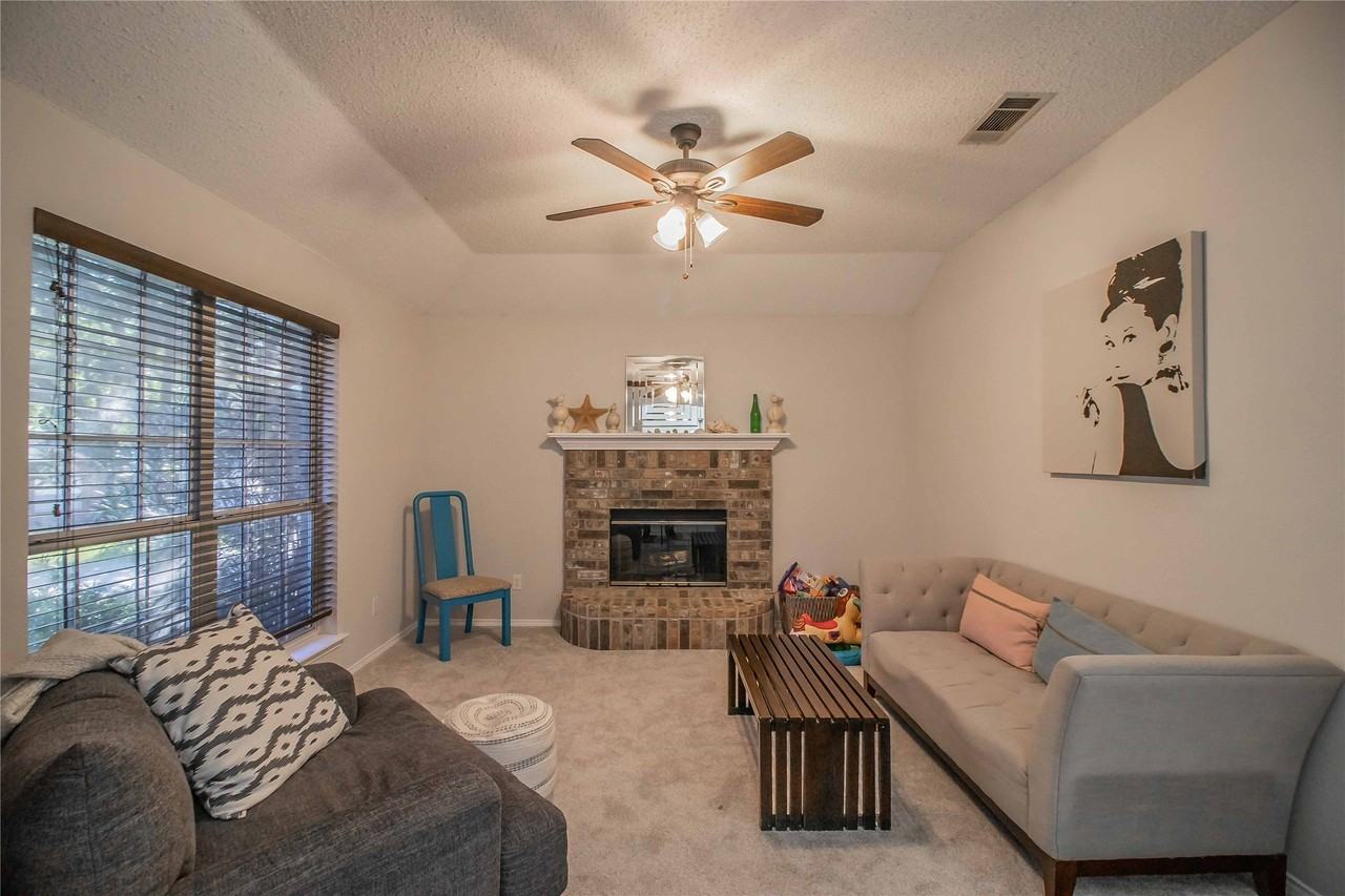 436 Hillside Dr - Photo 4 of 31