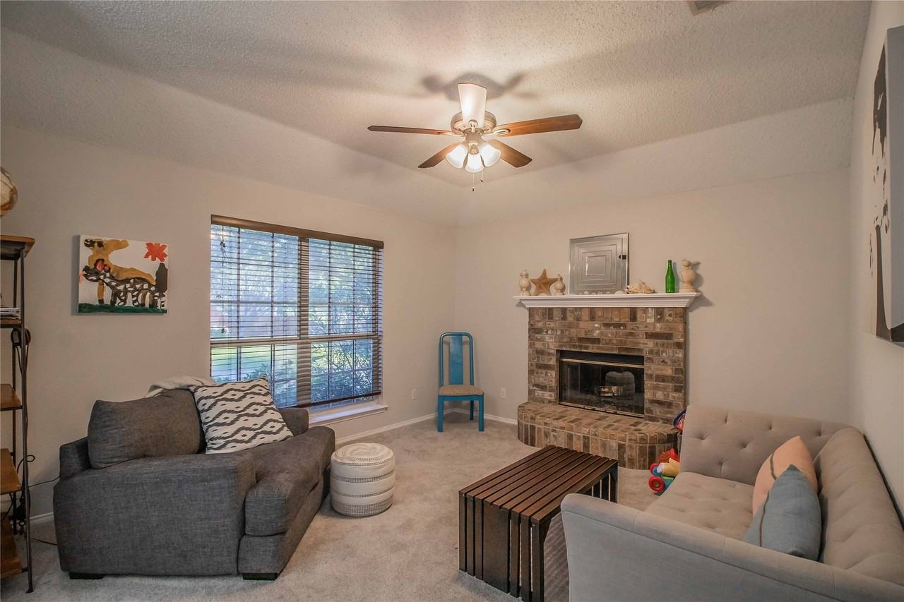 436 Hillside Dr - Photo 5 of 31