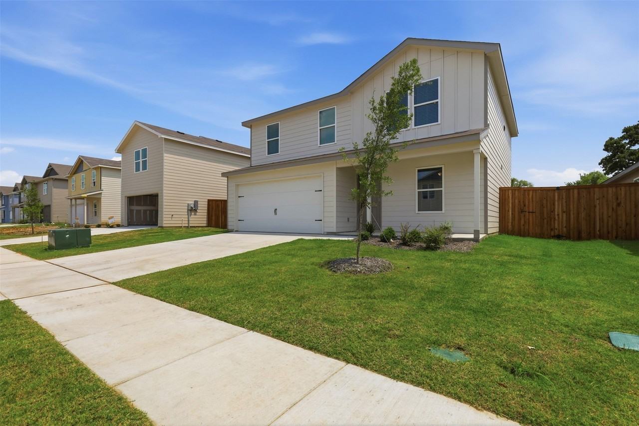 832 Eagles Nest Dr - Photo 2 of 33