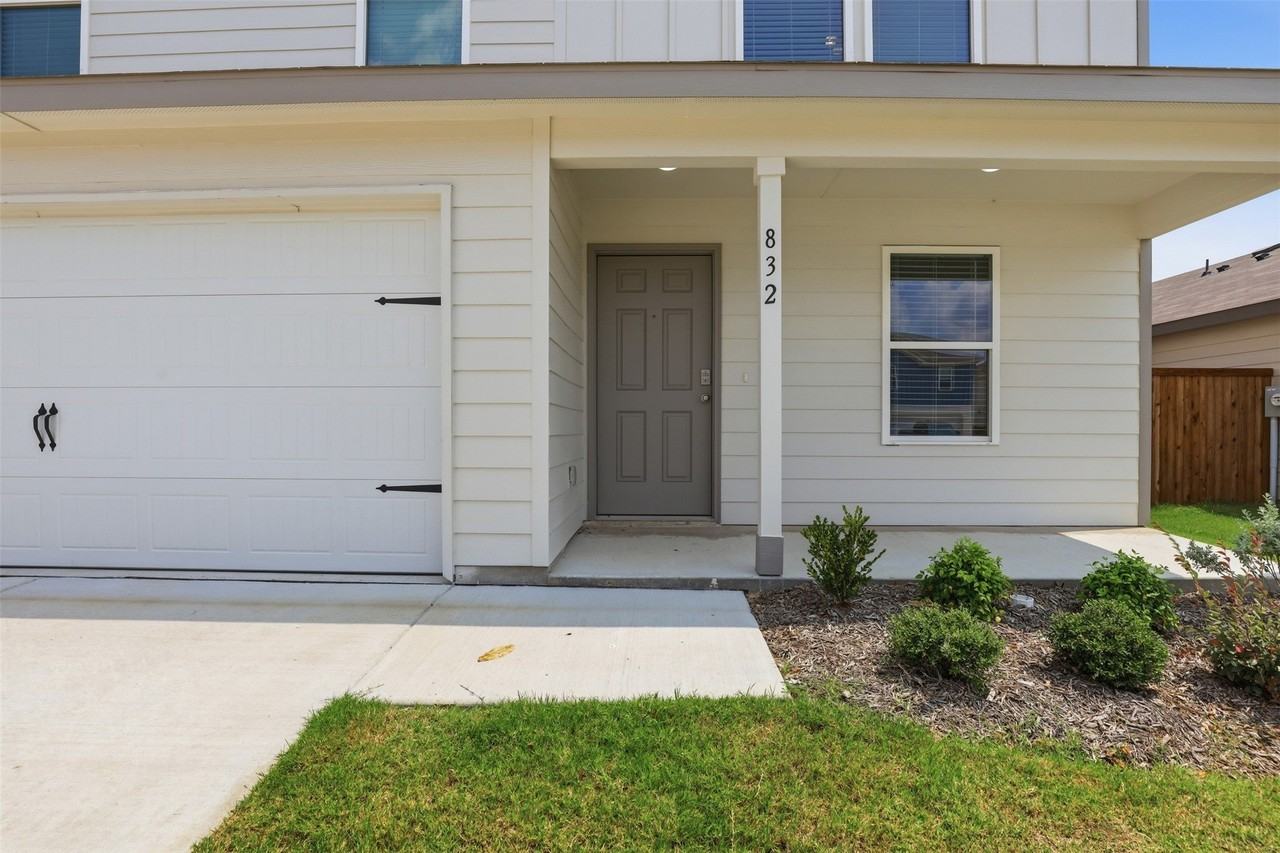 832 Eagles Nest Dr - Photo 4 of 33