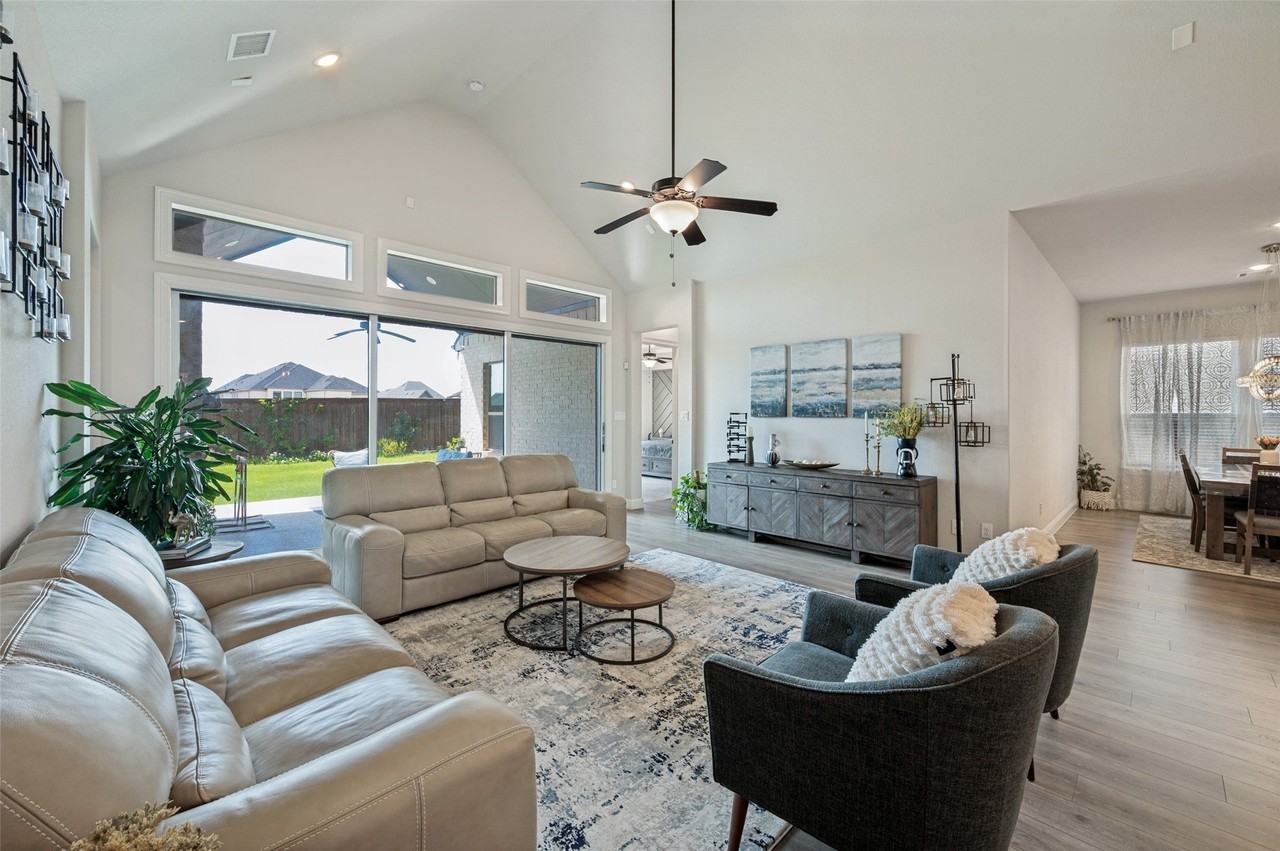 15807 Thorn Apple Rd - Photo 2 of 31