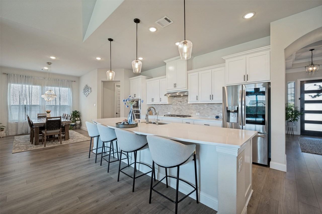 15807 Thorn Apple Rd - Photo 3 of 31