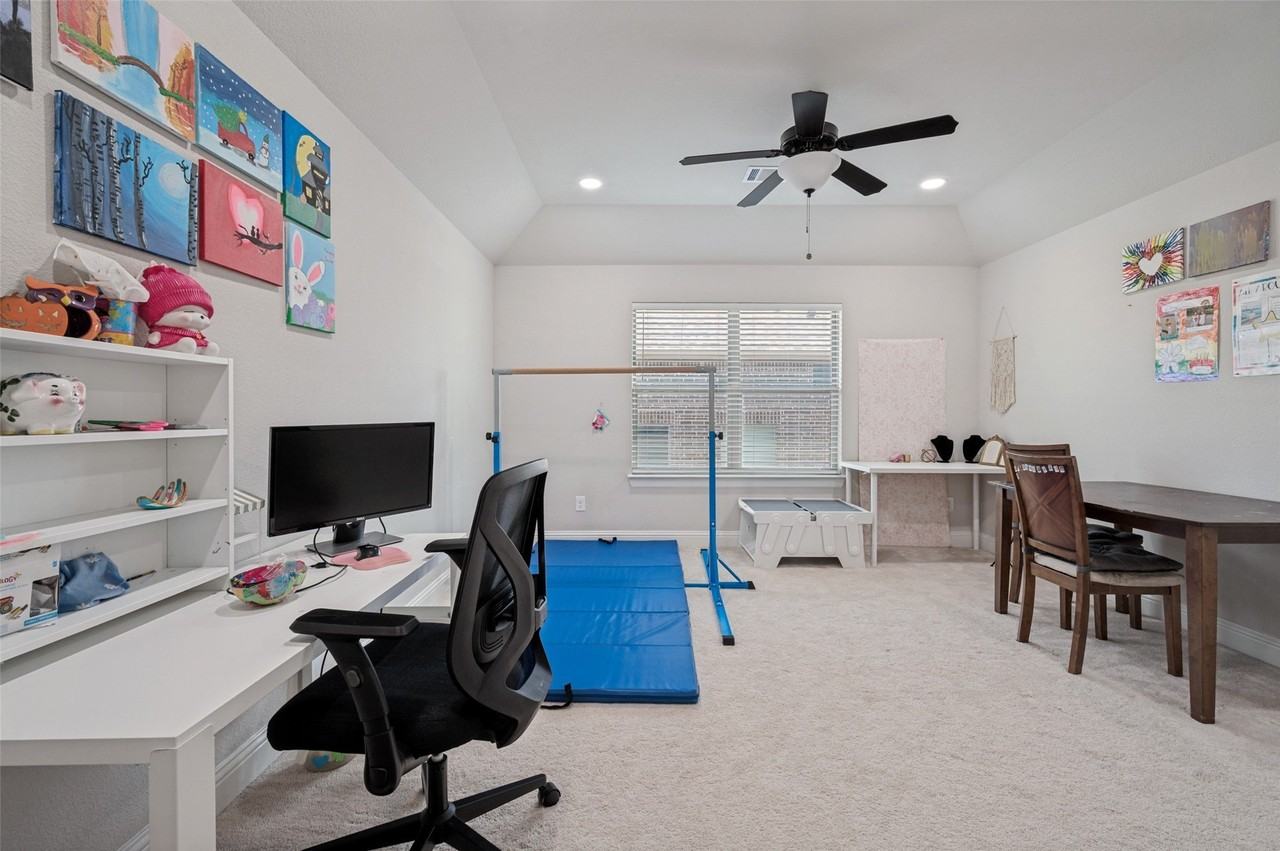15807 Thorn Apple Rd - Photo 6 of 31
