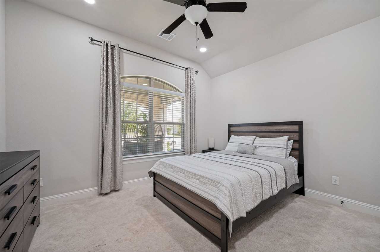 15807 Thorn Apple Rd - Photo 7 of 31