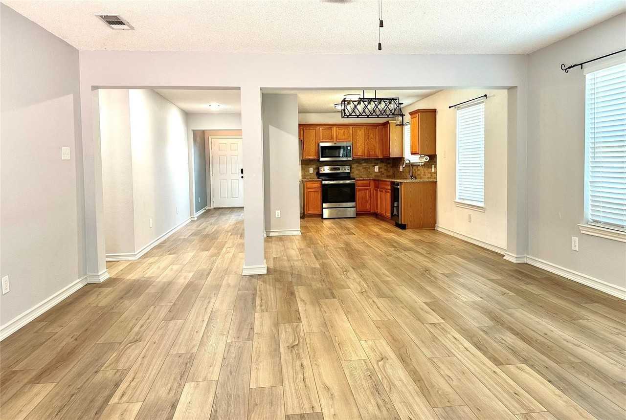 1509 Creekside Ave - Photo 4 of 20