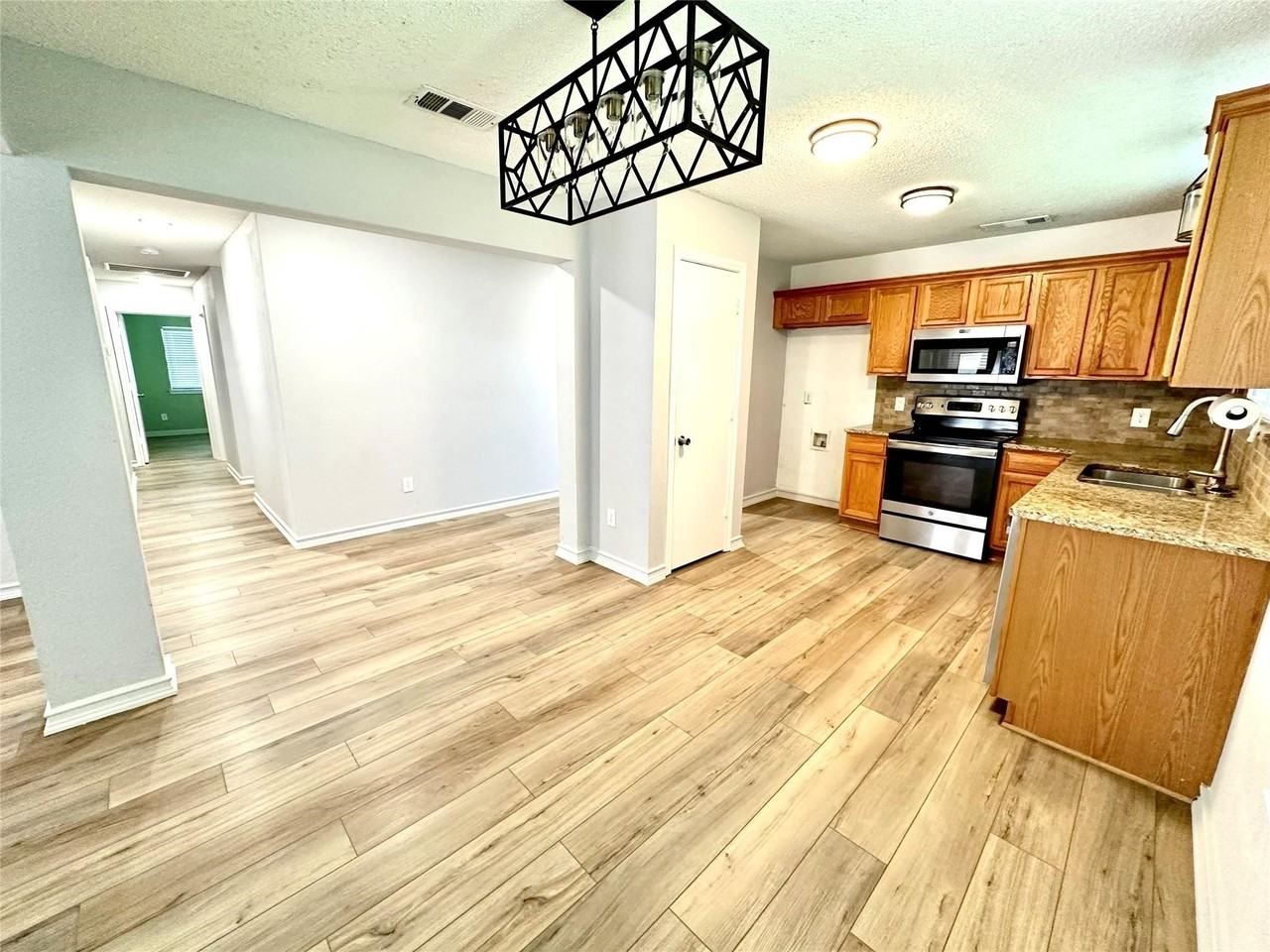 1509 Creekside Ave - Photo 5 of 20
