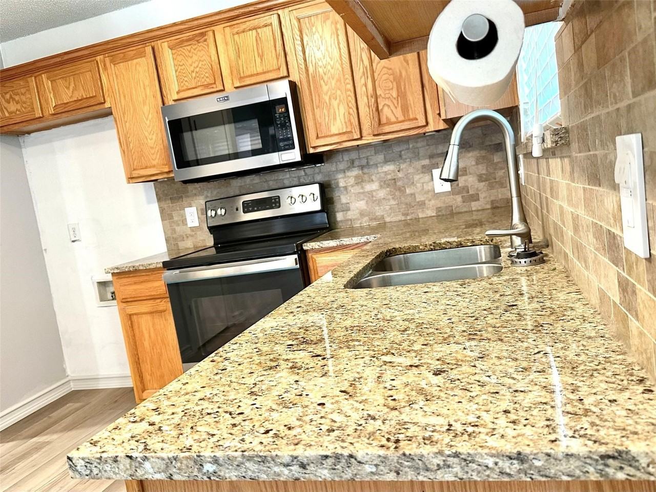 1509 Creekside Ave - Photo 6 of 20