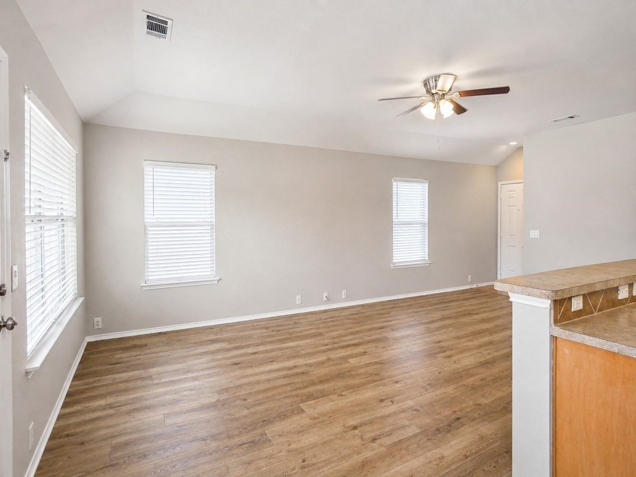 8925 Sierra Trl - Photo 6 of 21