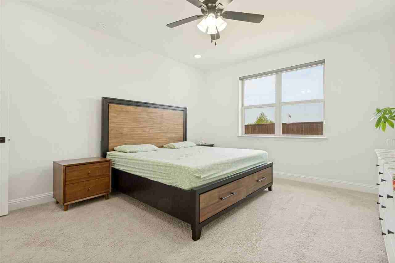 465 Willowmore Dr - Photo 4 of 13