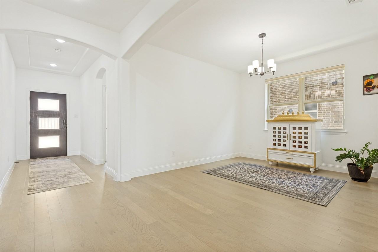 465 Willowmore Dr - Photo 6 of 13