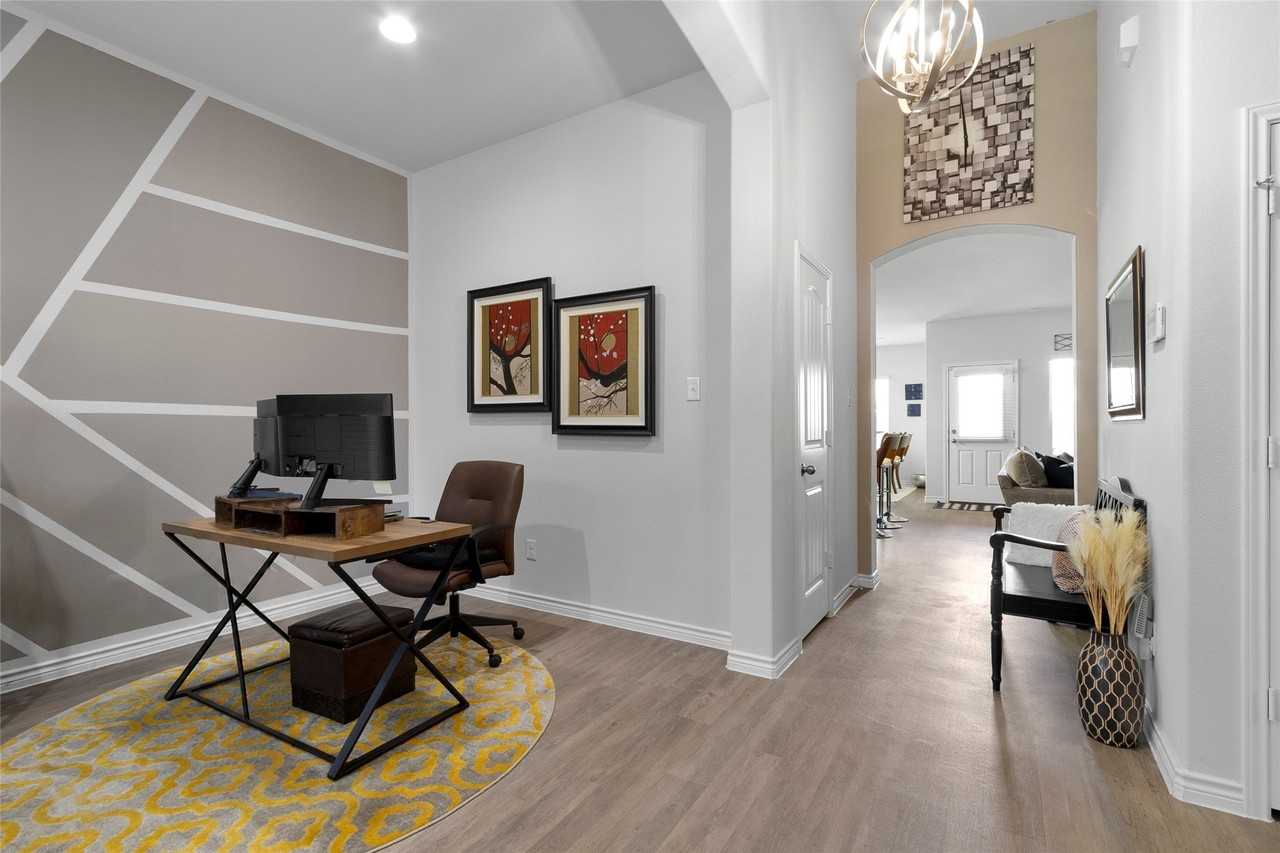 2057 Buttonwood St - Photo 4 of 23