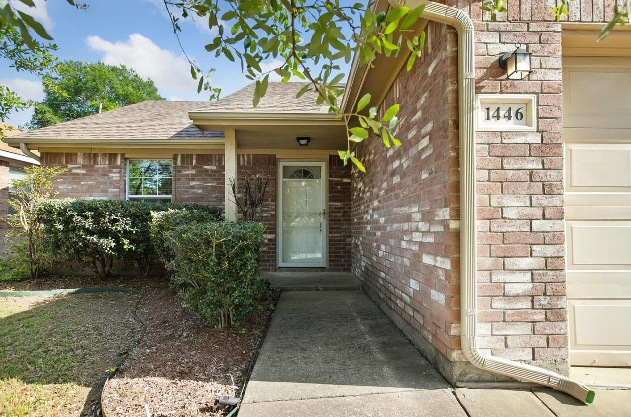1446 Sax Leigh Dr - Photo 2 of 26