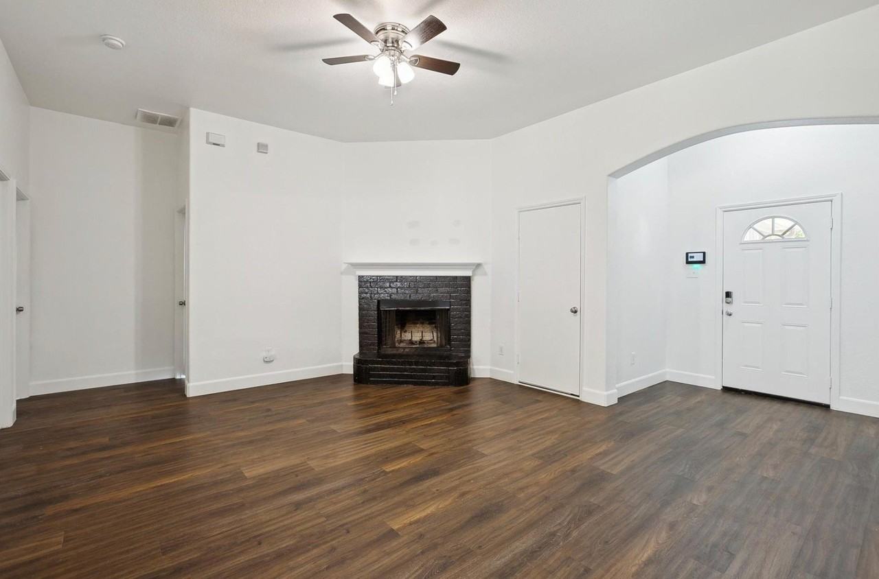 1446 Sax Leigh Dr - Photo 3 of 26