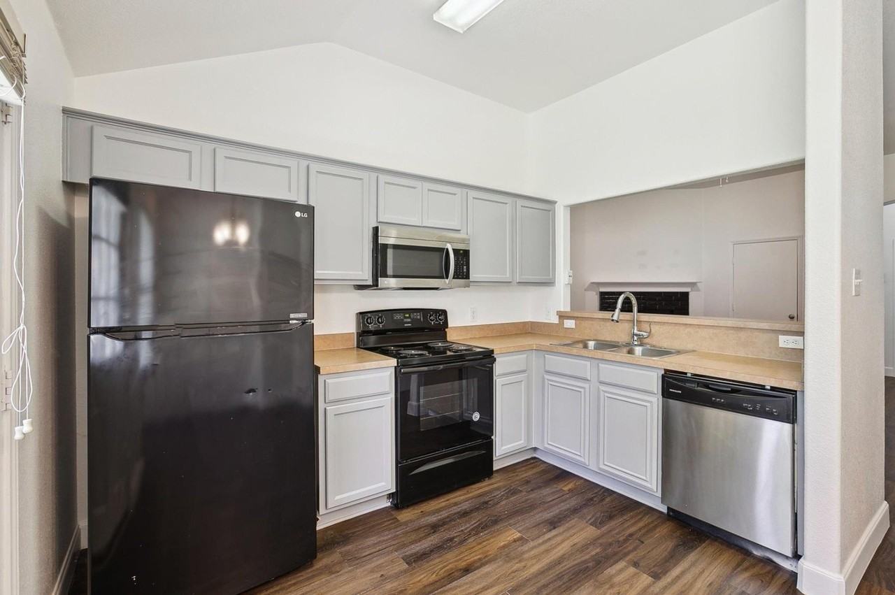 1446 Sax Leigh Dr - Photo 7 of 26