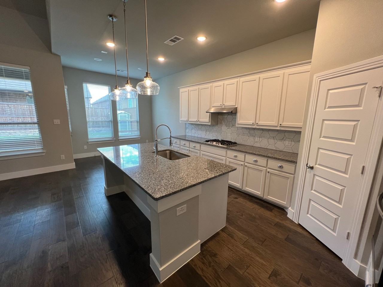 1317 Thrasher Dr - Photo 6 of 40