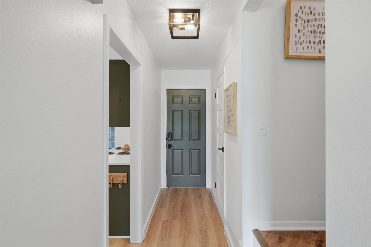 4318 Overlook Ct - Photo 4 of 40