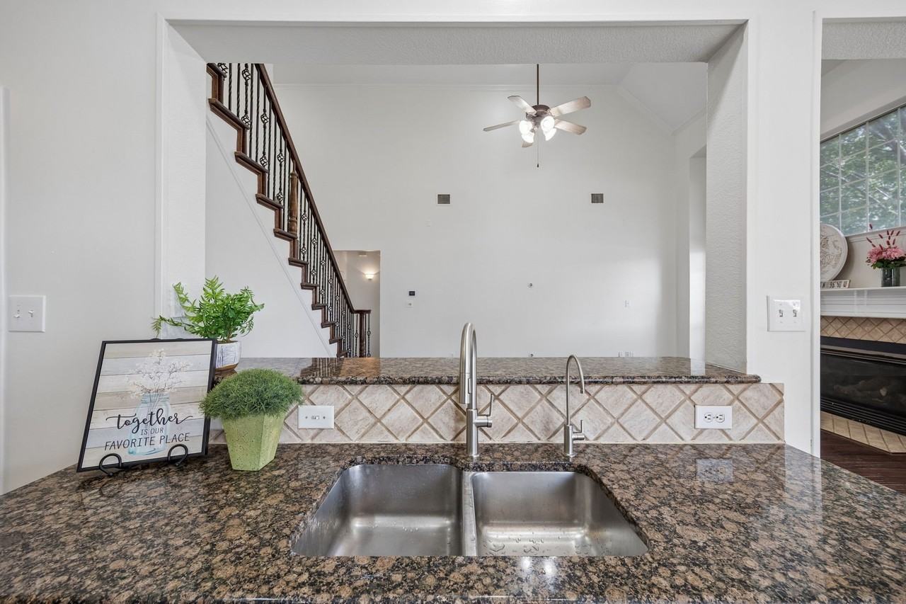 1608 Wagon Wheel Dr - Photo 4 of 40