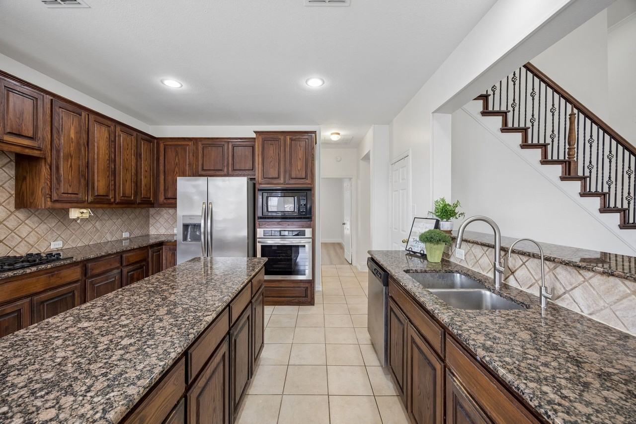 1608 Wagon Wheel Dr - Photo 5 of 40