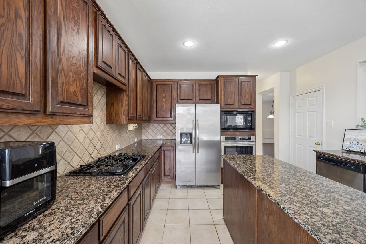 1608 Wagon Wheel Dr - Photo 6 of 40