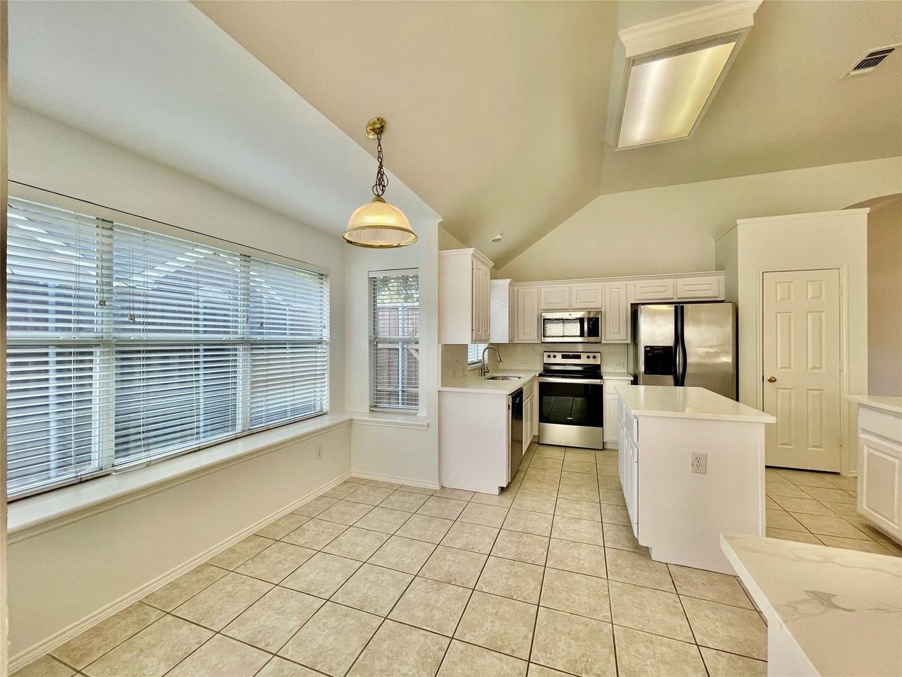 11002 Tree Shadow Ln - Photo 4 of 27