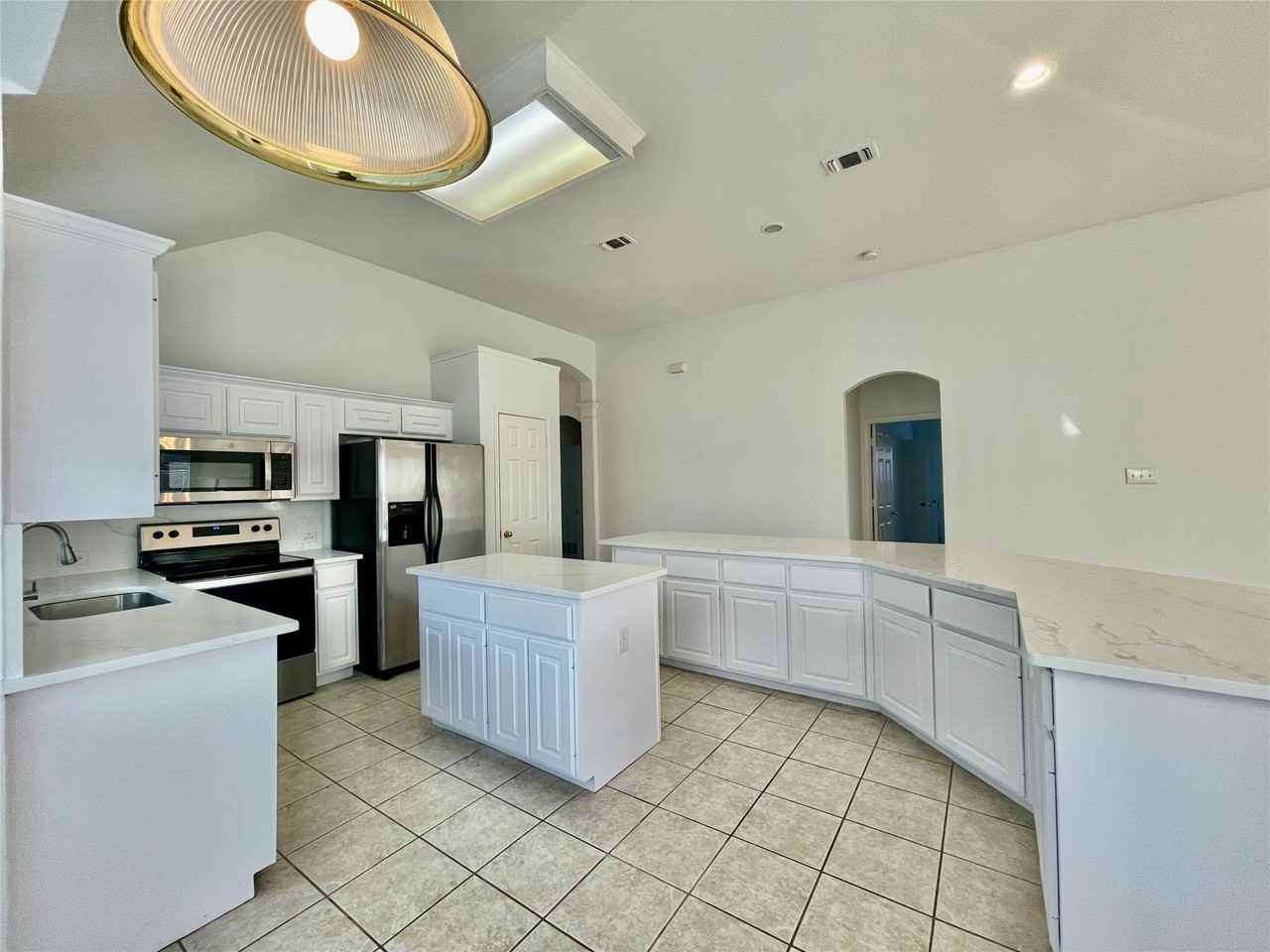 11002 Tree Shadow Ln - Photo 5 of 27