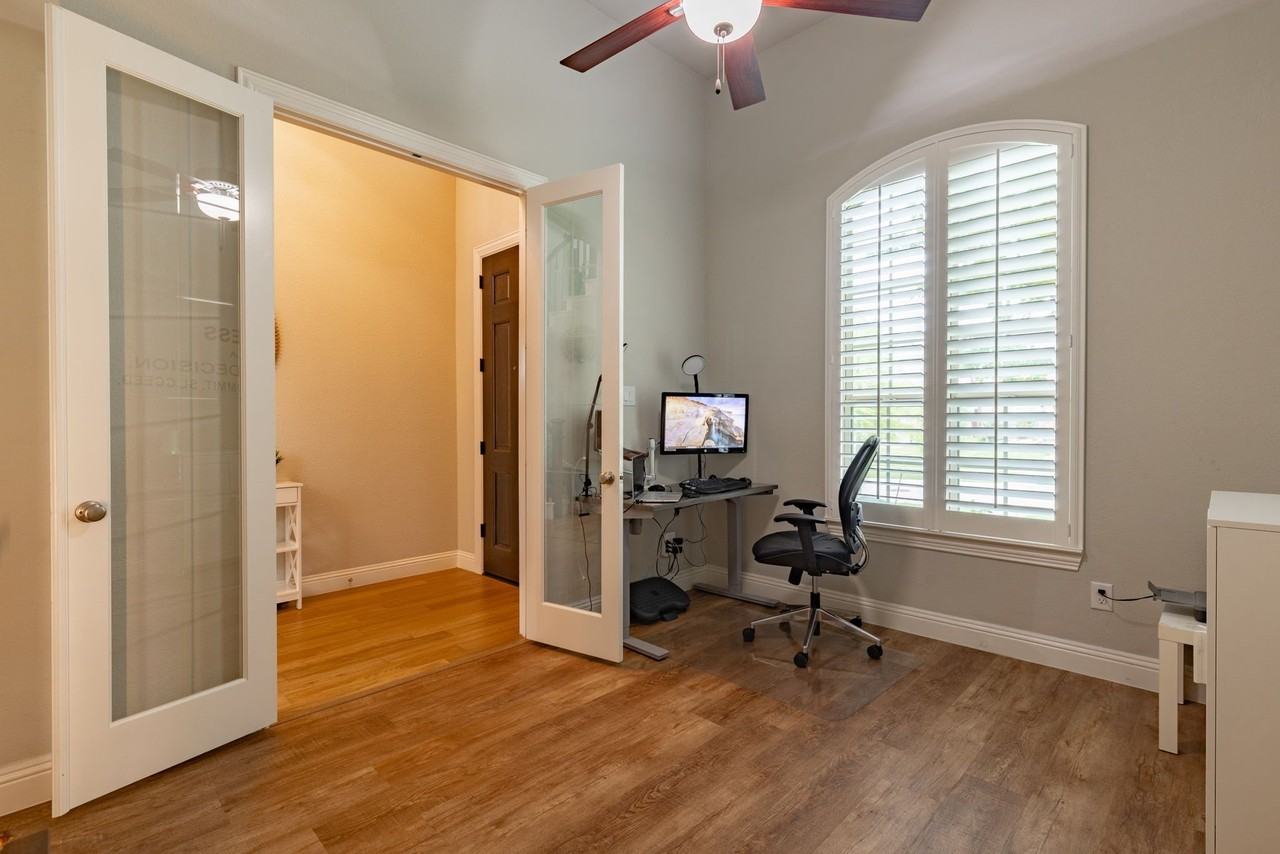 12163 Curry Creek Dr - Photo 5 of 40