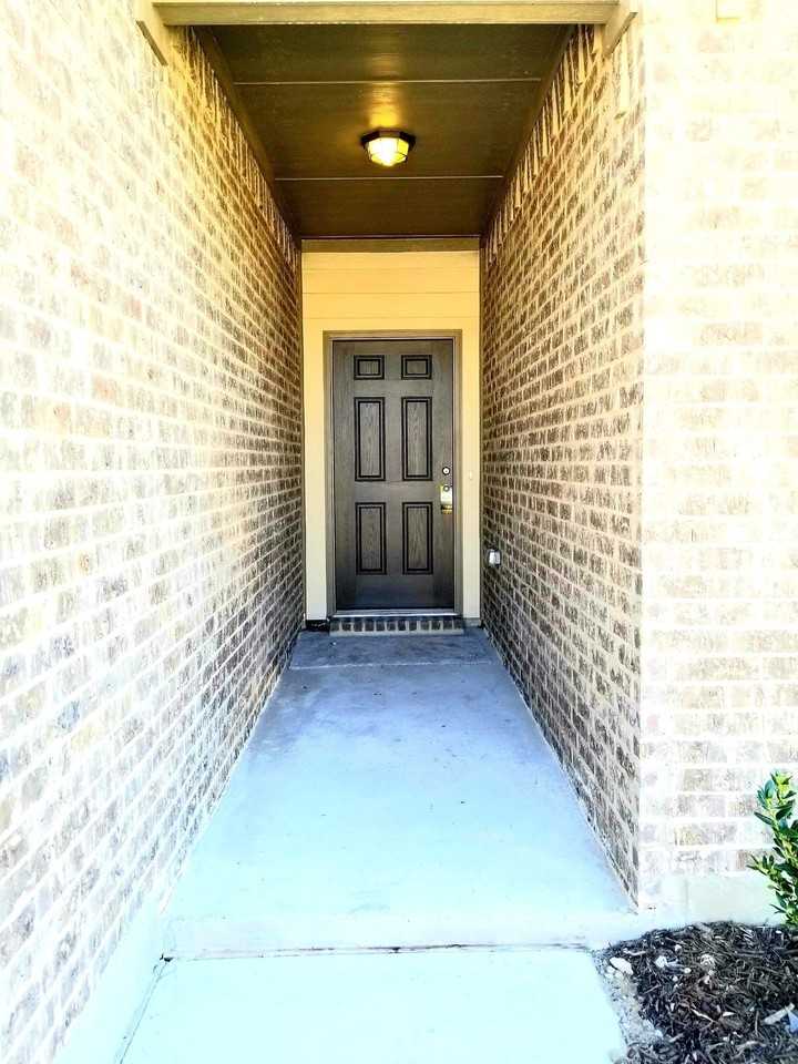 724 Crestridge Dr - Photo 2 of 9