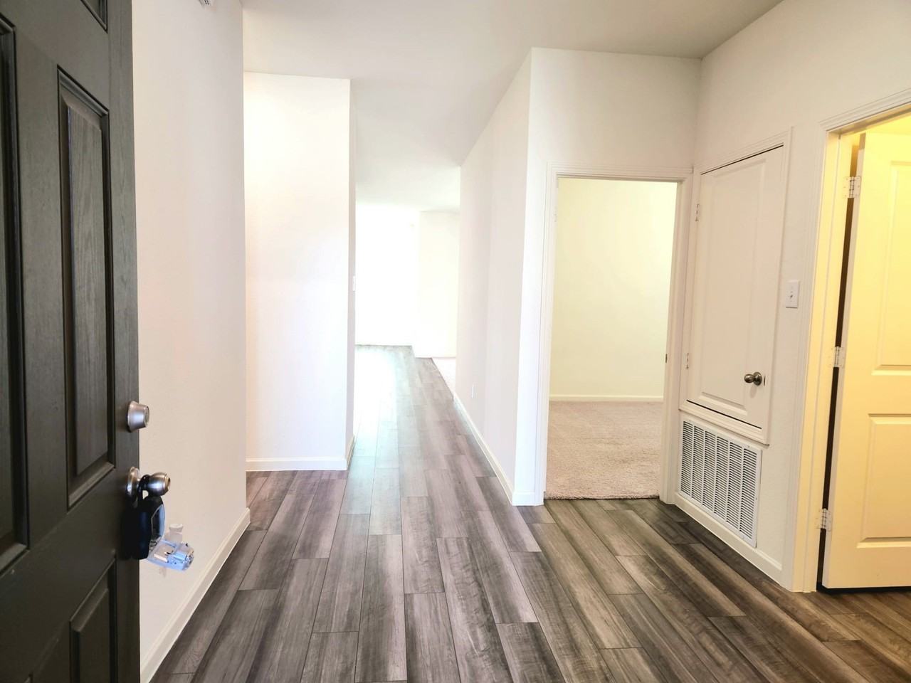 724 Crestridge Dr - Photo 4 of 9