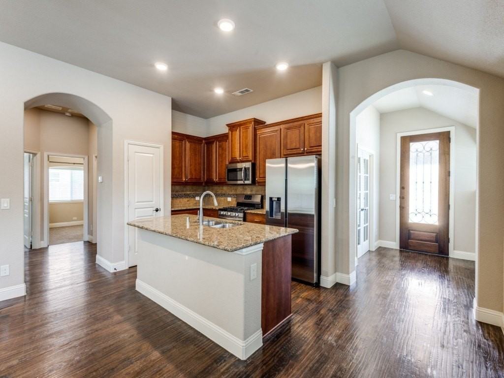 1722 Sherwood Dr - Photo 5 of 15