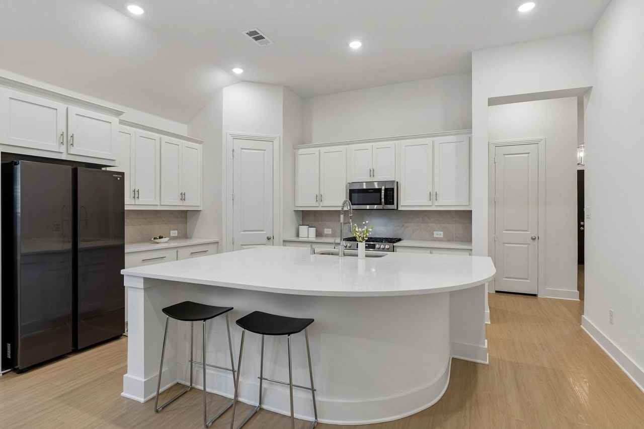 1613 Sandhill Ln - Photo 5 of 20