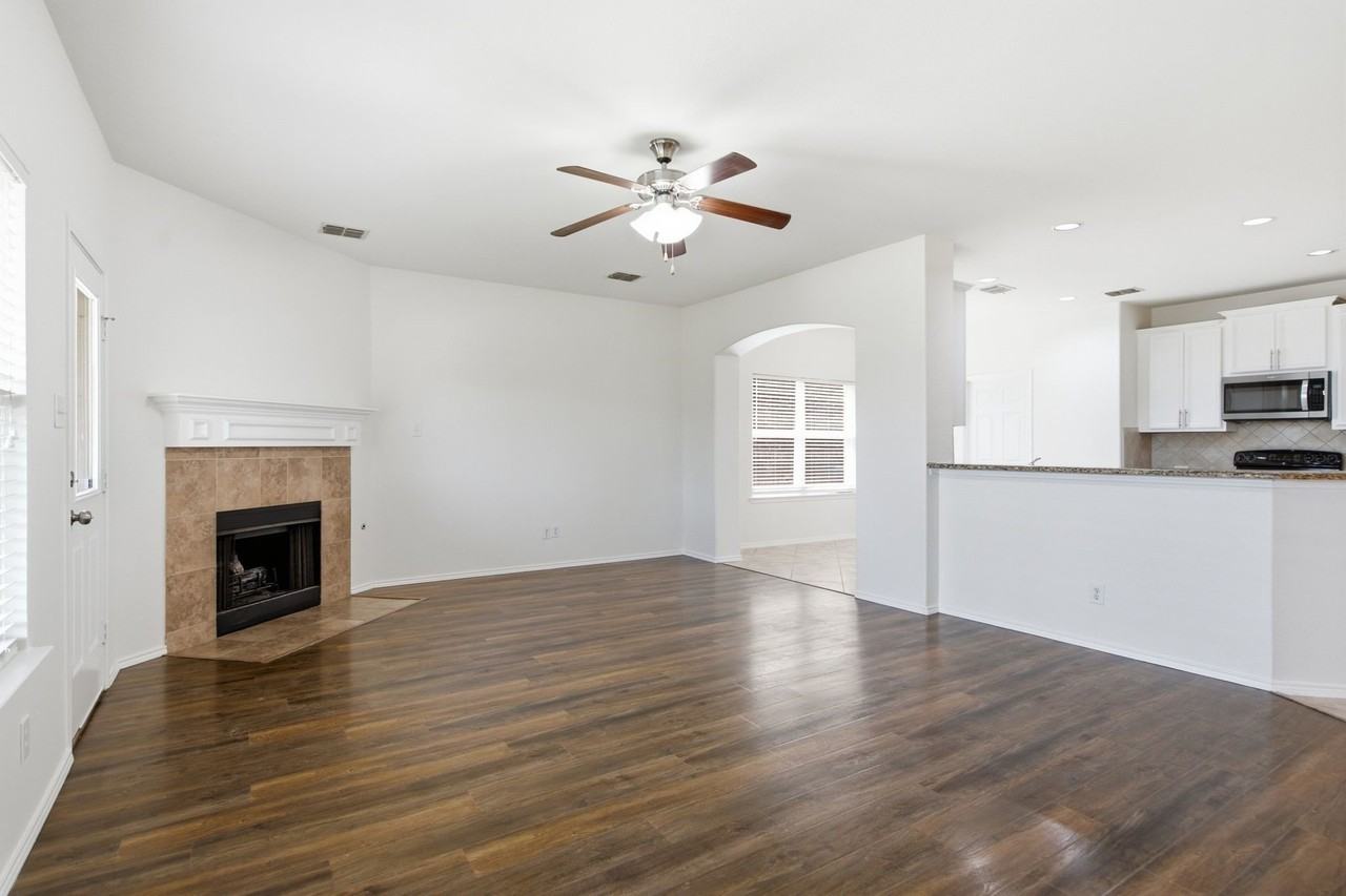 15636 Gatehouse Dr - Photo 7 of 31
