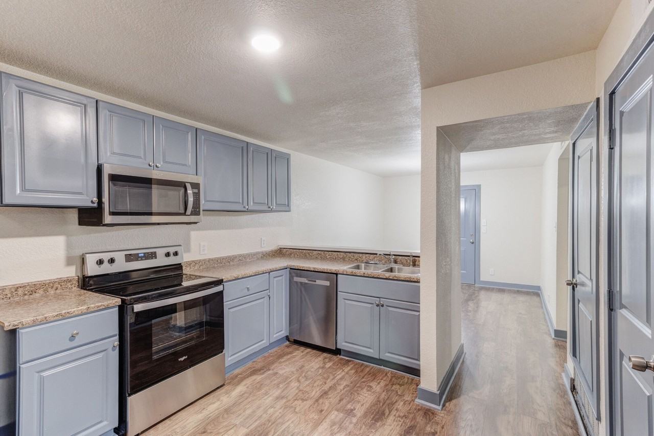 4511 Alamosa St - Photo 4 of 23