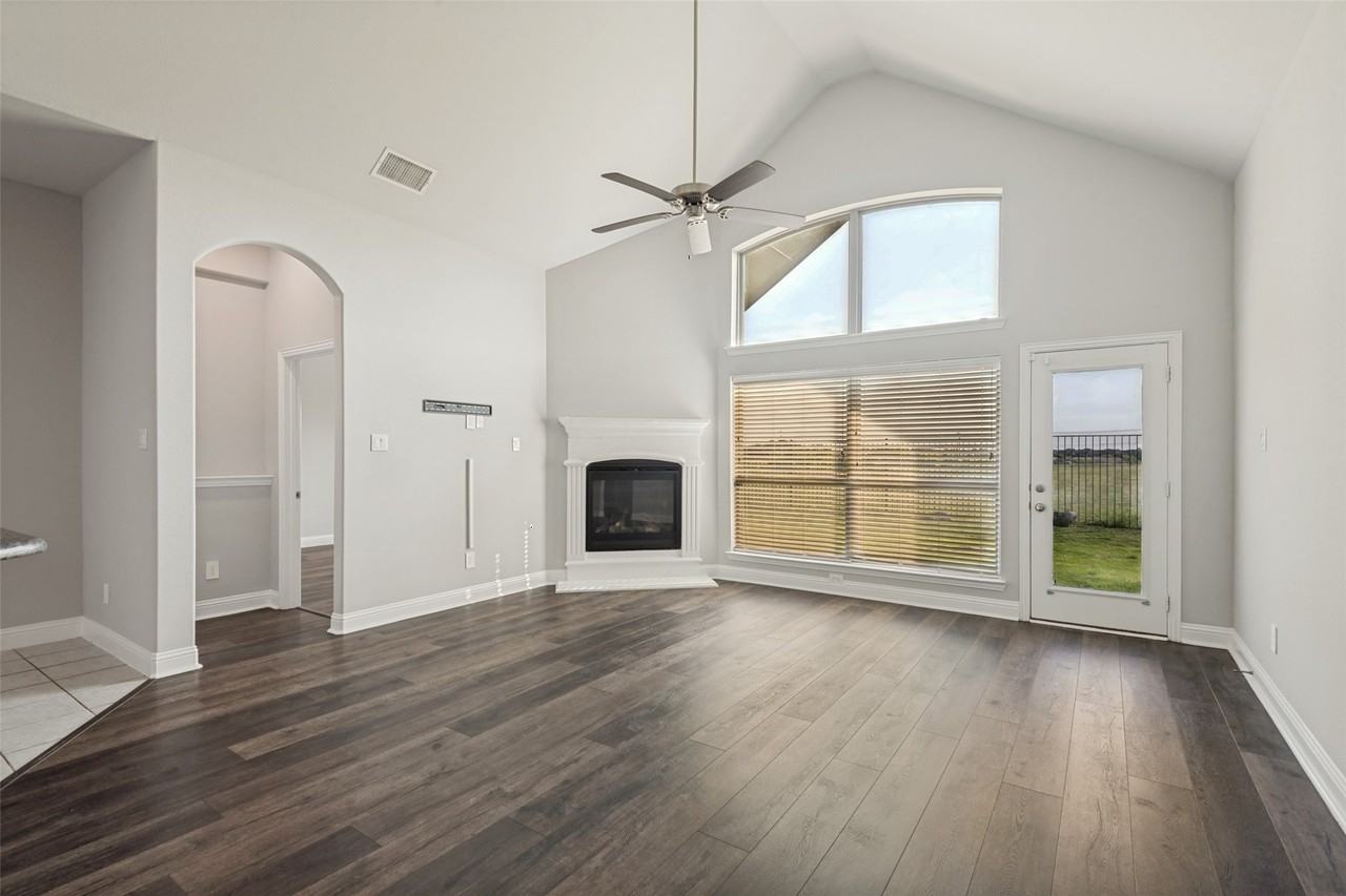 328 Van Buren Dr - Photo 3 of 13